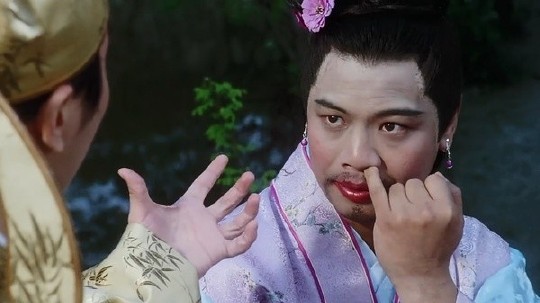 1993年,李健仁在电影《唐伯虎点秋香》中扮演了一个男扮女妆的抢匪