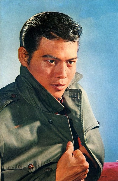 如今62岁逝世并不算高龄,所以不少人将罗烈的去世看成是曾经欺骗乐韵