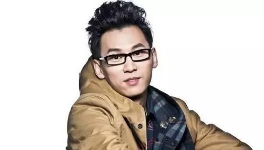 周一是李大霄的《股海云霄》;周二是马光远的《财富远见》;周三是