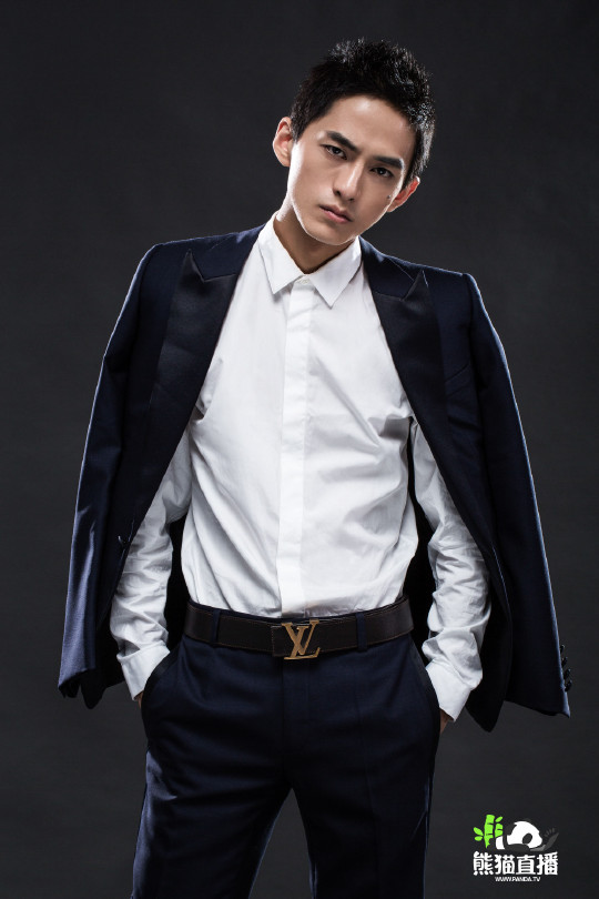 草莓重磅签约熊猫直播，WE功勋“怒怼”若风