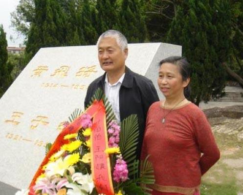 的父亲是元帅,岳父是大将,他的军衔却比妻子低一级陈小鲁的妻子粟惠宁