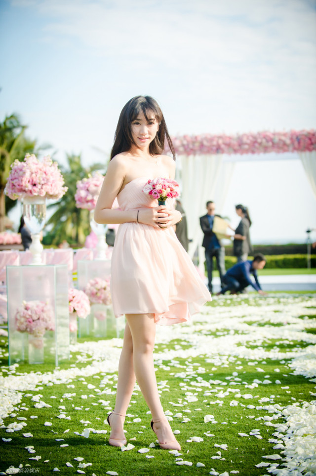 与圈外女友吴雅婷在三亚举行婚礼,苏醒,张远,吉杰等同届快男当伴郎