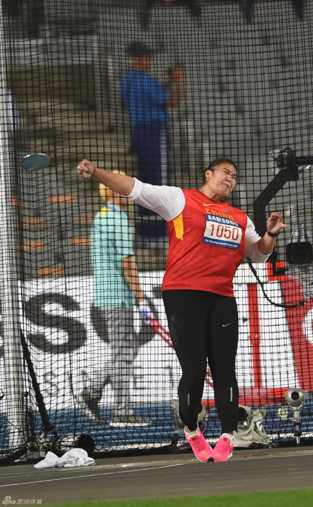 9月29日,在2014仁川亚运会田径女子铁饼比赛中,中国选手鲁晓鑫以59米