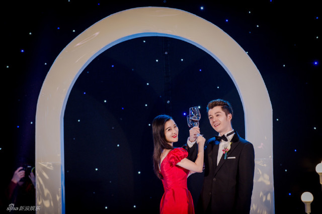 新浪娱乐讯 2月2日,07届快男王栎鑫与圈外女友吴雅婷在三亚举行婚礼