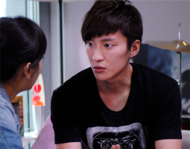 2009年,乔任梁首次触电,参演徐峥的小成本电影《夜店》,起点不低.