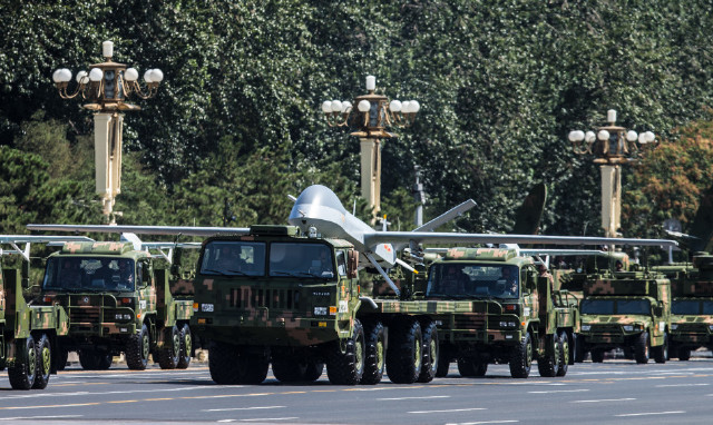 这是无人机方队通过长安街.