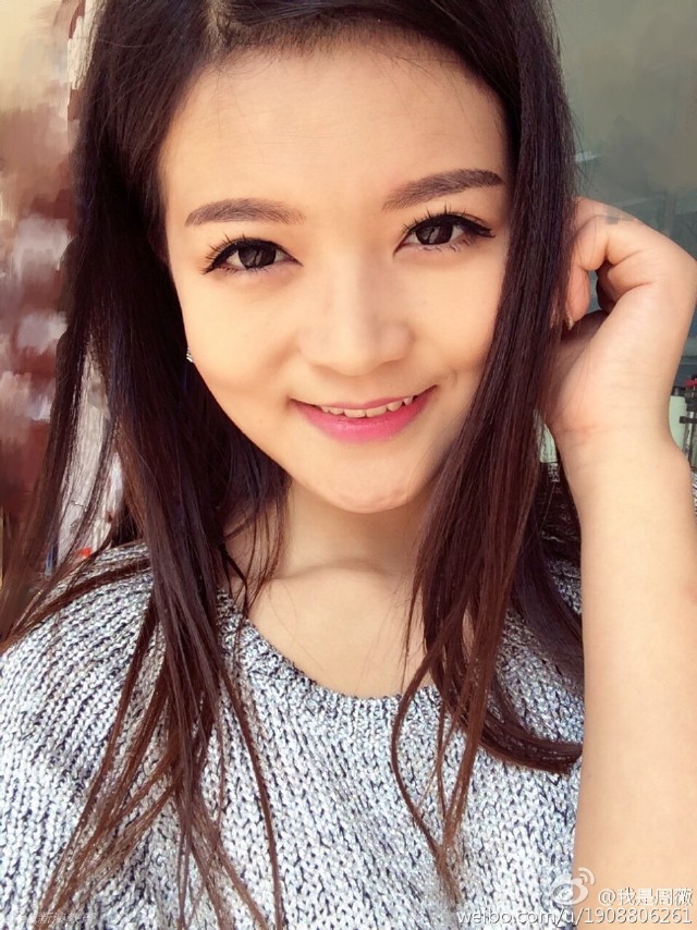 周薇,毕业于湖南大学新闻传播学院与影视艺术学院播音主持专业,她曾是