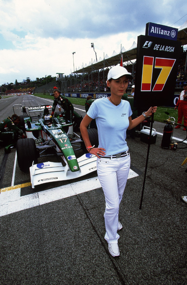 图为f1意大利站历届赛车女郎.