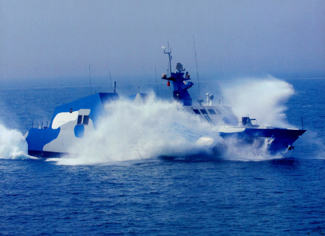 运气不错:在西沙拍到我海军022级隐身导弹艇