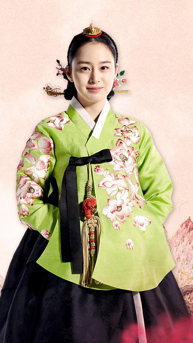 《张玉贞》中演绎了朝鲜史上第一妖妇张禧嫔,剧中华丽的韩服造型