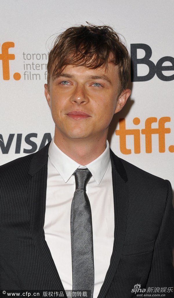 瑞希·威瑟斯彭系带裙中门大开秀性感,影帝科林·费斯,米瑞·伊诺丝等