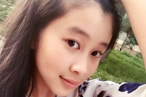 杨子12岁女儿爆自拍照