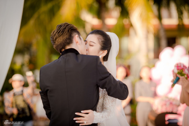 与圈外女友吴雅婷在三亚举行婚礼,苏醒,张远,吉杰等同届快男当伴郎