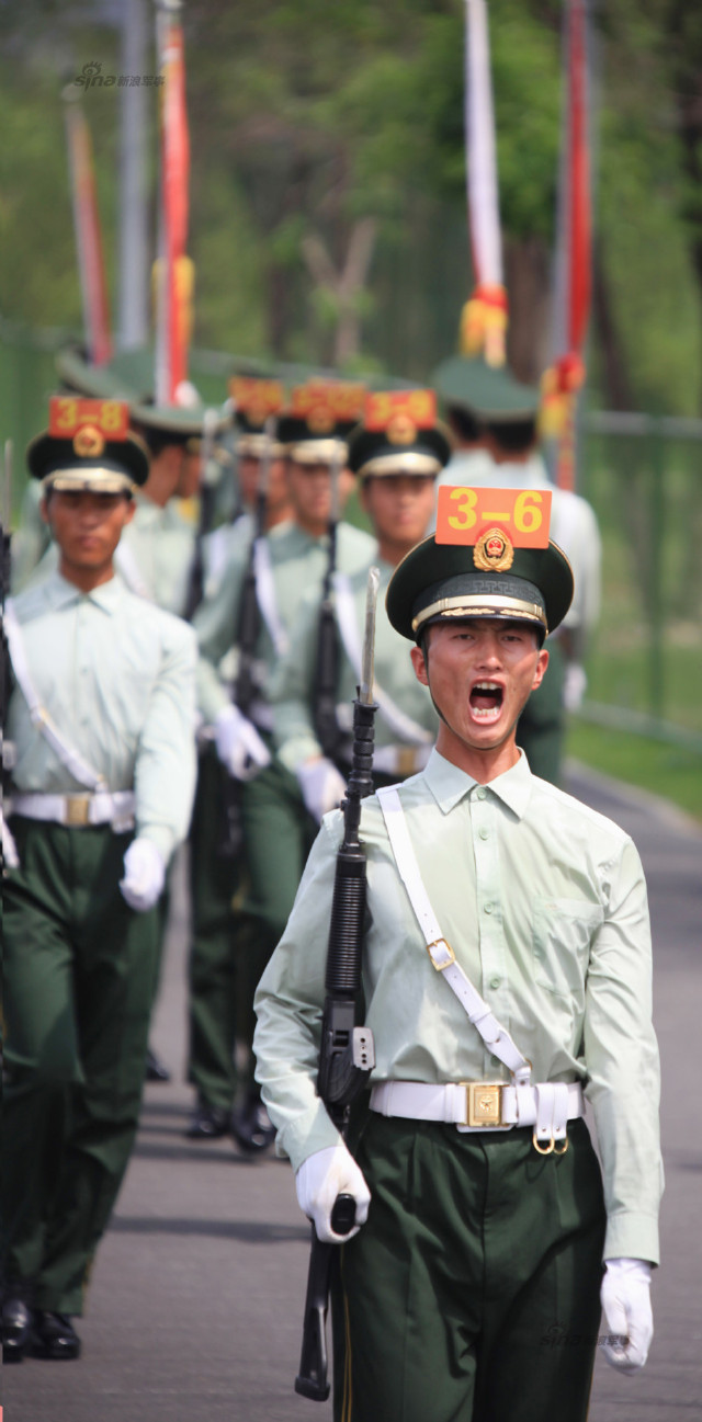 受阅官兵在阅兵村进行训练(7月24日摄)新华社发(田丰 摄)