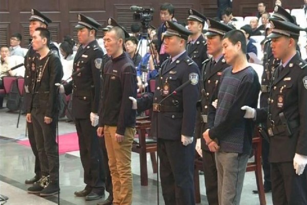 哈尔滨杀警越狱案开审