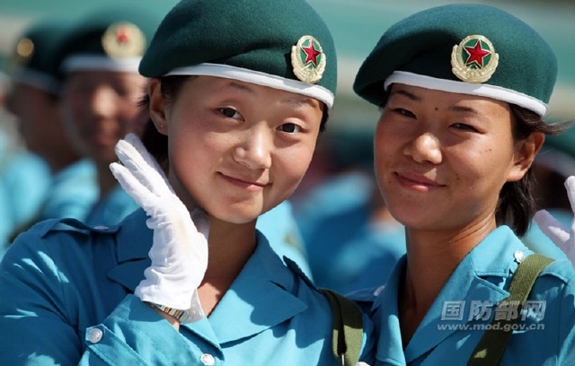 共和國女兵:閱兵場上最靚麗的風景線!