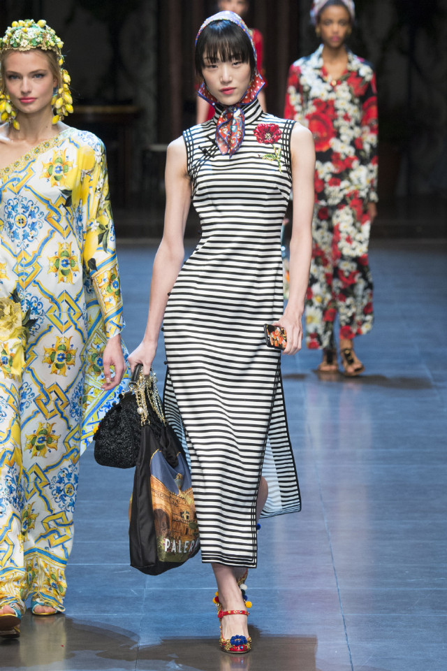 dolce&gabbana 有三宝:蕾丝,大花,意大利最炫民族风,本季dg用衣服