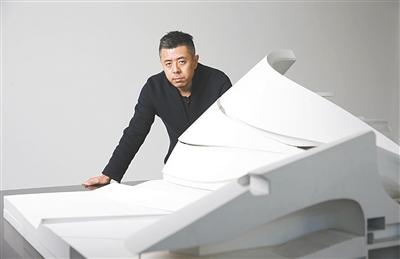 是首位在海外赢得重要标志性建筑设计权的中国建筑师