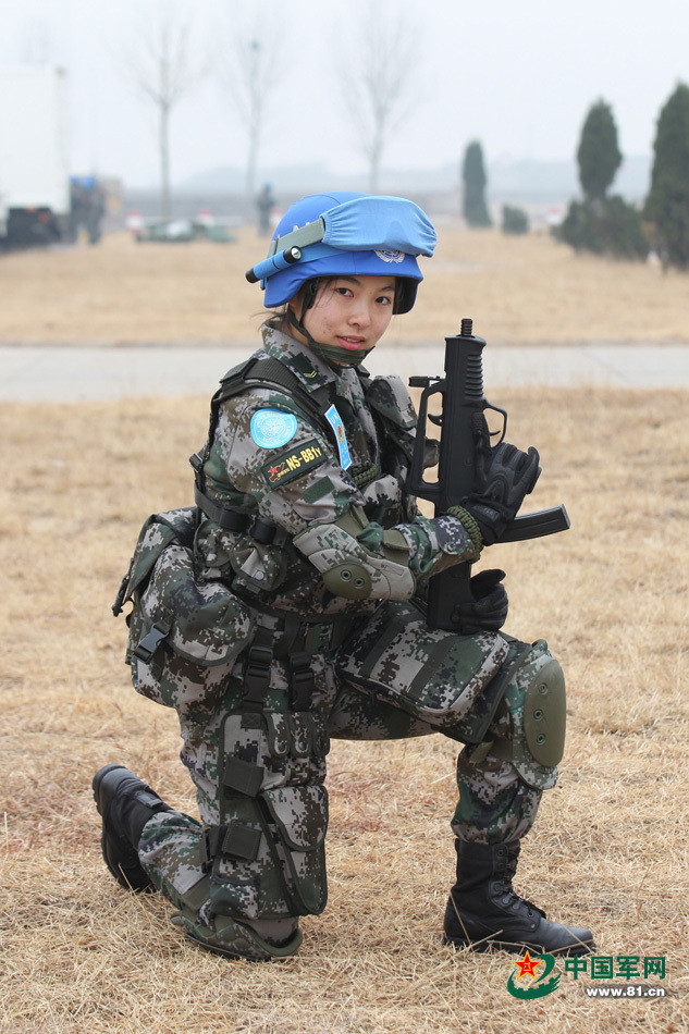 中国维和女兵战斗班亮相_新浪图片