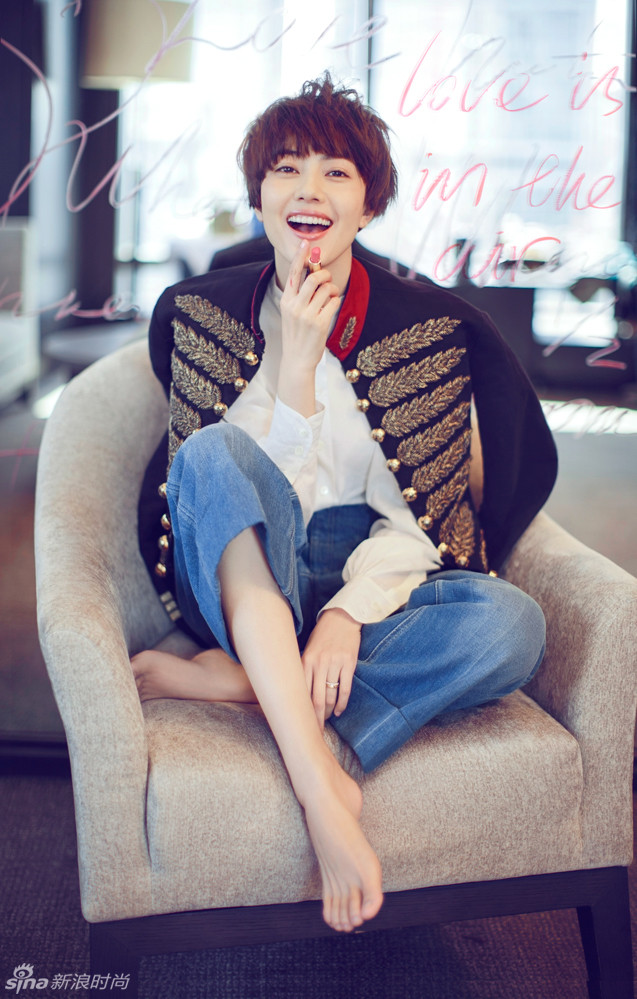 49 白百何深色劲装酷感亮相 摩登小妞玩转时尚派对 0 女星结婚鸽子蛋