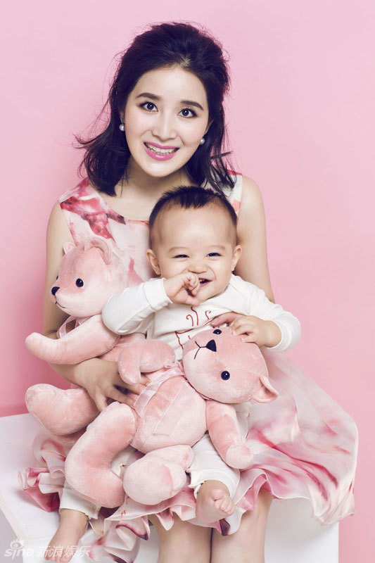 王碧儿曝光与爱子写真