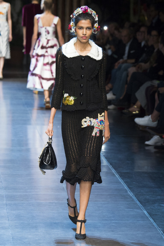 dolce&gabbana 有三宝:蕾丝,大花,意大利最炫民族风,本季dg用衣服