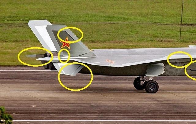 垂尾编队灯周围白漆,原为深色漆.腹鳍刷漆变化,可能材质有变.