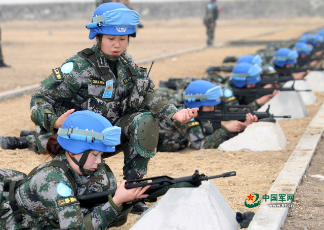 中国首支维和精锐女兵班亮相,身着全套新式护具!