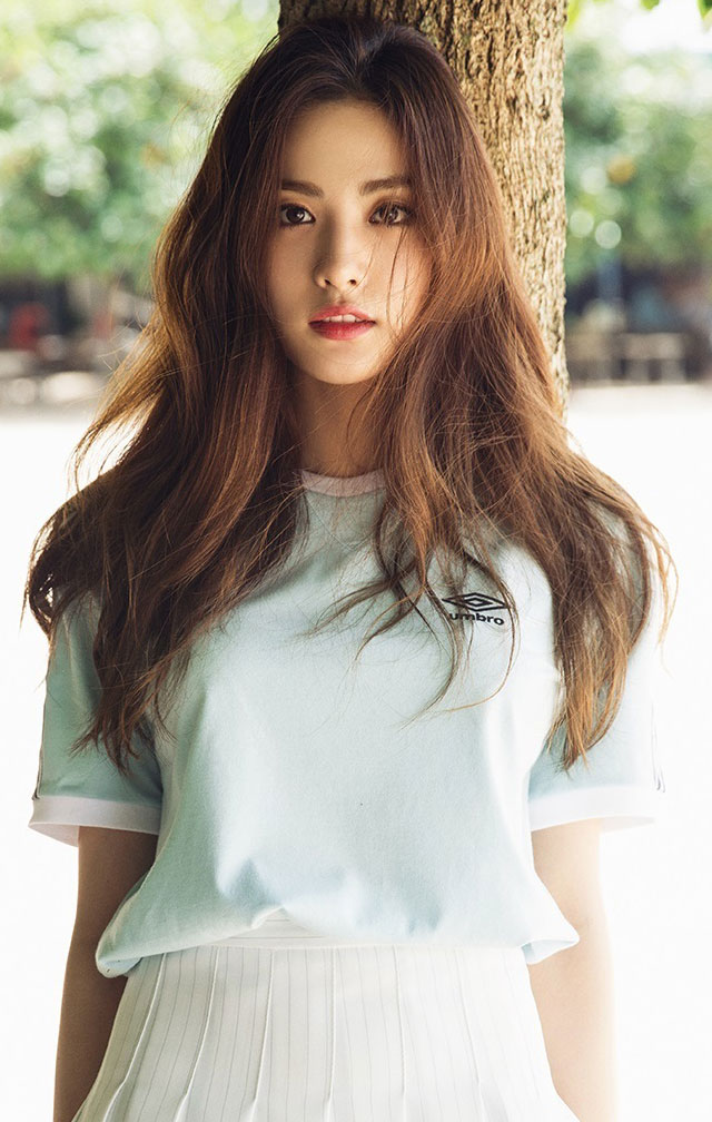 国民初恋 李敏镐女友这些头衔足够让人羡慕了~ 机场装扮也一向清秀 f