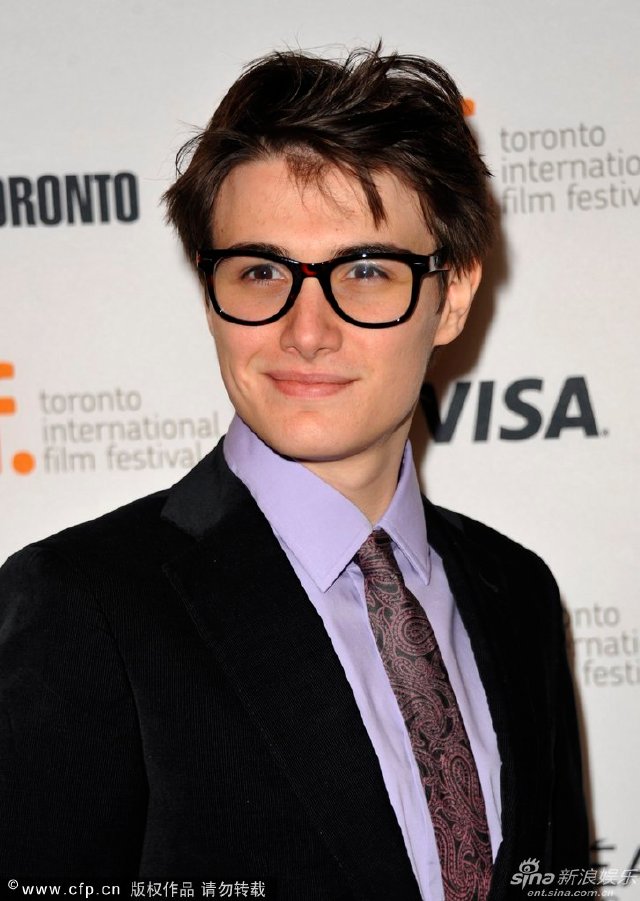 瑞希·威瑟斯彭系带裙中门大开秀性感,影帝科林·费斯,米瑞·伊诺丝等