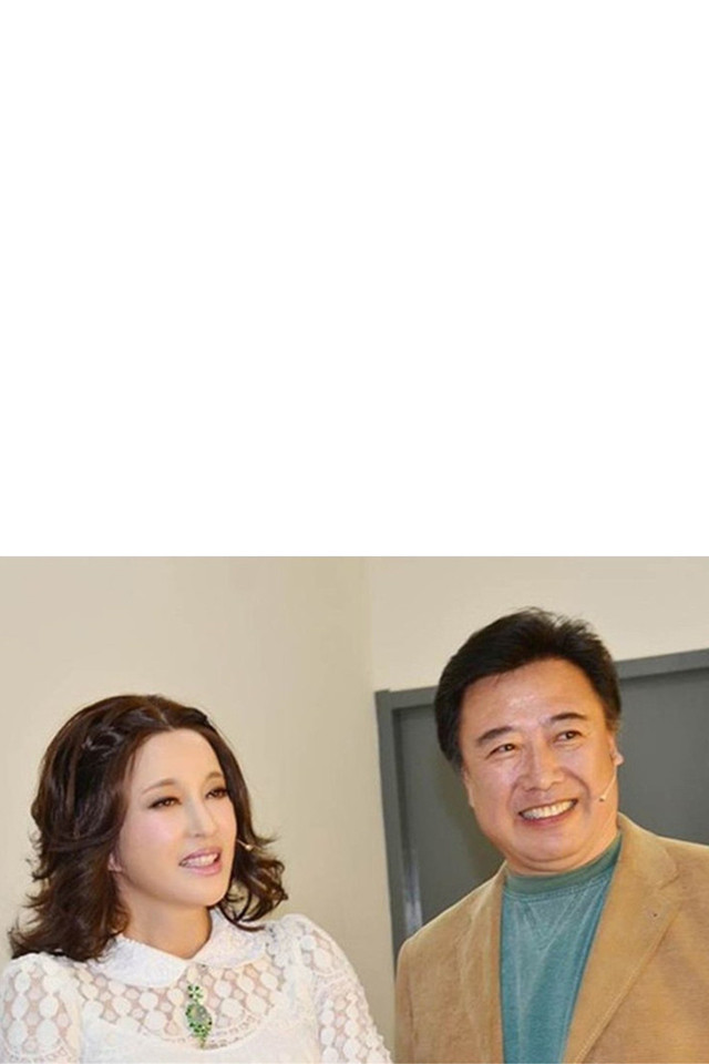 1976年,刘晓庆与解放军总政治部歌剧团的小提琴手王立结婚