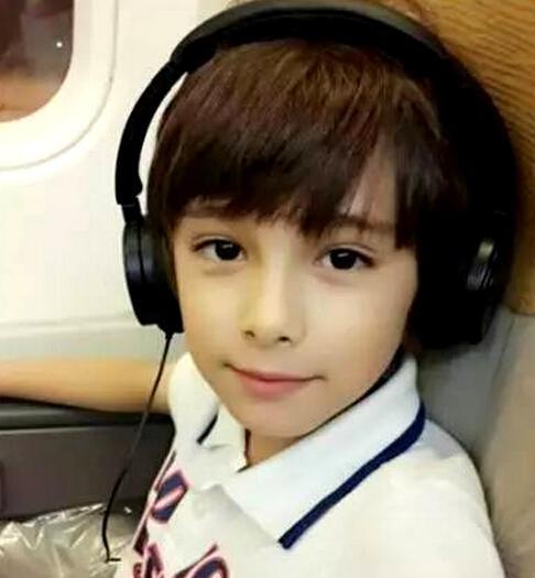 丹尼斯·凯恩,有着韩国和澳大利亚混血的丹尼斯,是韩国知名童模.