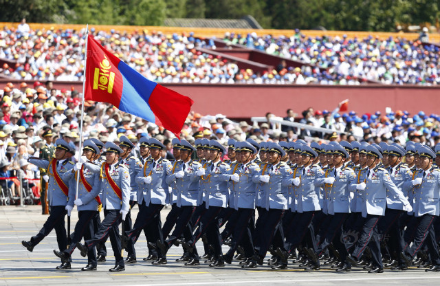 2015年9月3日,蒙古国方队通过天安门广场