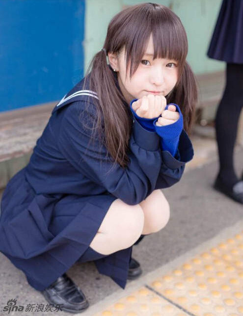 新浪娱乐讯 近日一位名叫"anniu豆腐"的萌妹在日本网络走红,今年才15