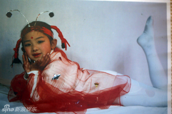 张含韵童年照曝光