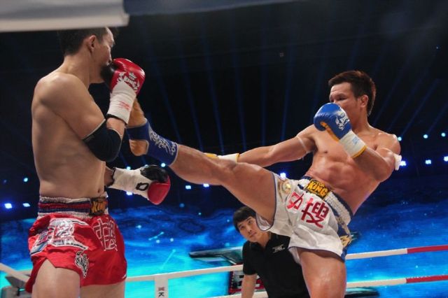 泰国拳王护裆被踢碎