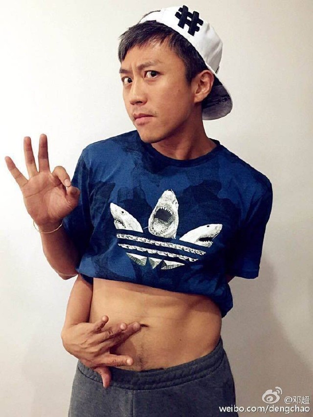网上掀起全民炫腹潮