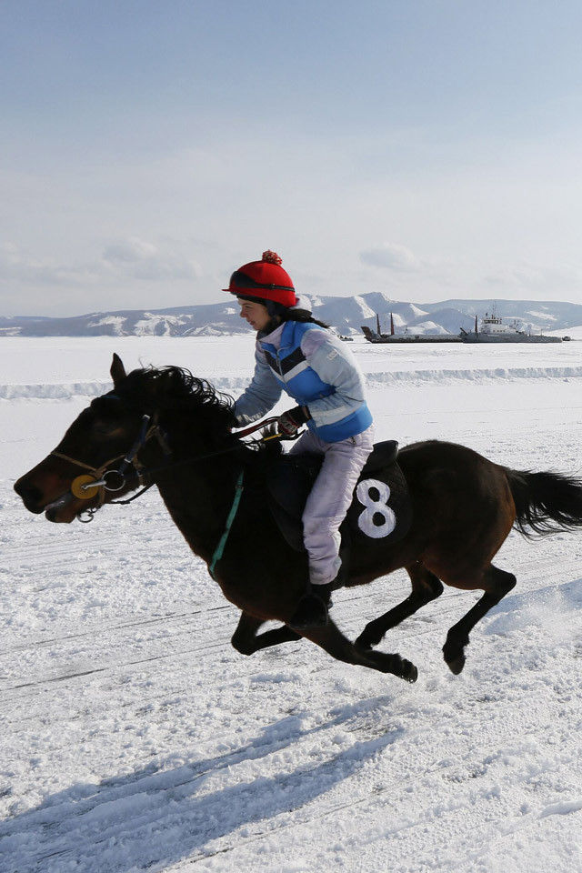 ⑧ 冬天是压抑而又忙碌的季节,到户外骑骑马,呼吸一下清冽的新鲜空气