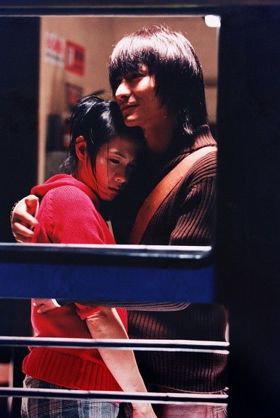 男贼王薄和女贼王丽是一对扒窃搭档,也是一对浪迹天涯的亡命恋人.