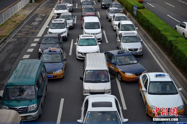 每天平均增發3400車次,在擁堵路段,客流高峰區段增發區間車和快車.