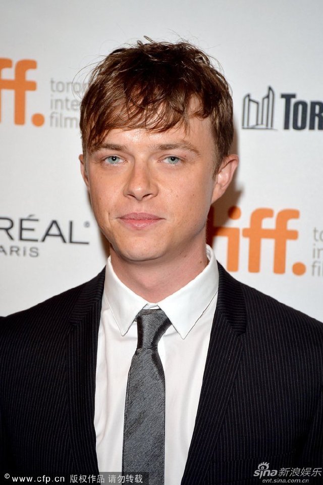 瑞希·威瑟斯彭系带裙中门大开秀性感,影帝科林·费斯,米瑞·伊诺丝等